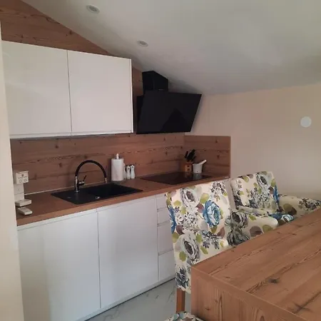 Andrea, Premium Three Bedroom Apartment, Entire Floor شقة *