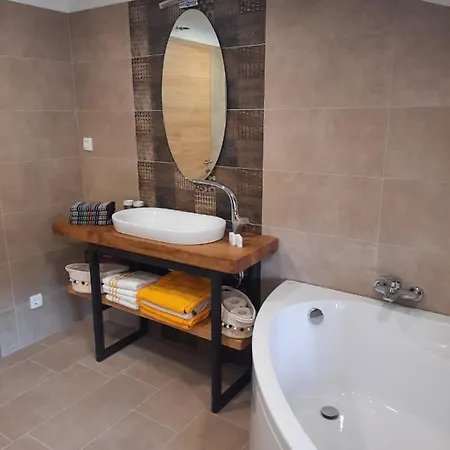 Andrea, Premium Three Bedroom Apartment, Entire Floor كاستاف