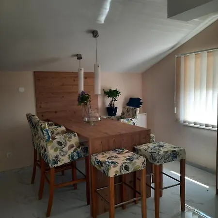 شقة Andrea, Premium Three Bedroom Apartment, Entire Floor كاستاف