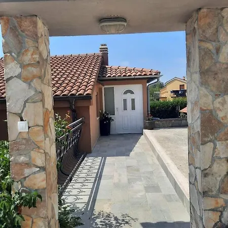 Andrea, Premium Three Bedroom Apartment, Entire Floor *