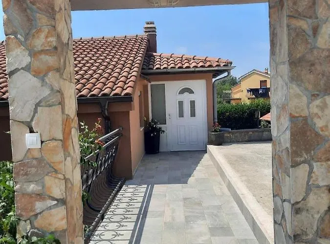 Andrea, Premium Three Bedroom Apartment, Entire Floor *