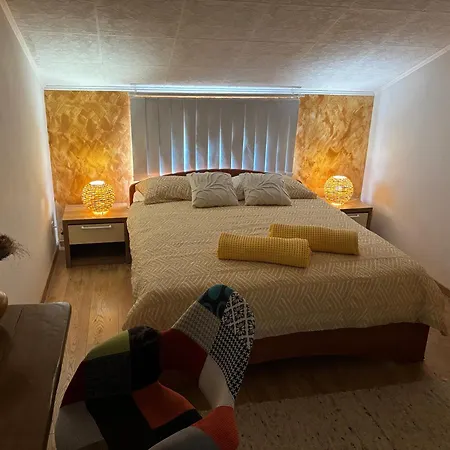Andrea, Premium Three Bedroom Apartment, Entire Floor *
