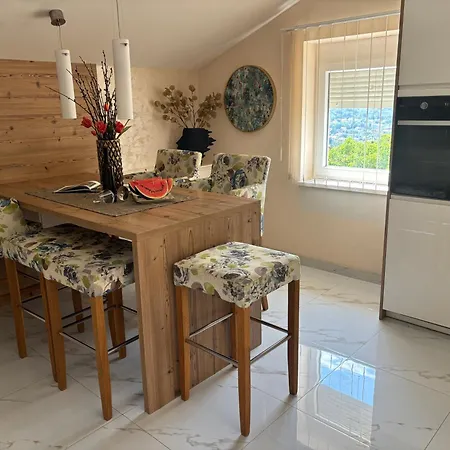 Andrea, Premium Three Bedroom Apartment, Entire Floor Διαμέρισμα