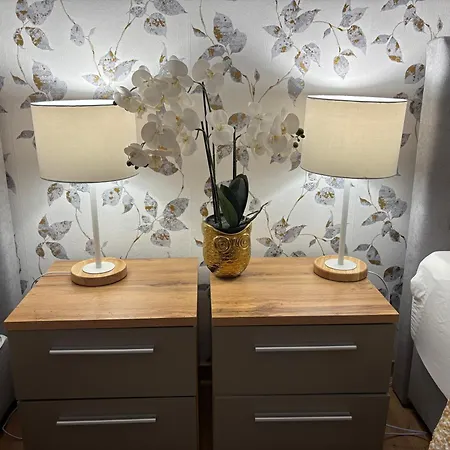 Διαμέρισμα Andrea, Premium Three Bedroom Apartment, Entire Floor *