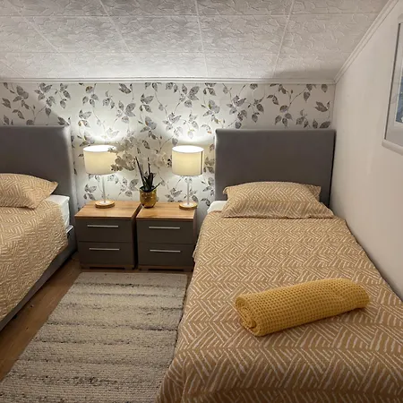 Διαμέρισμα Andrea, Premium Three Bedroom Apartment, Entire Floor *