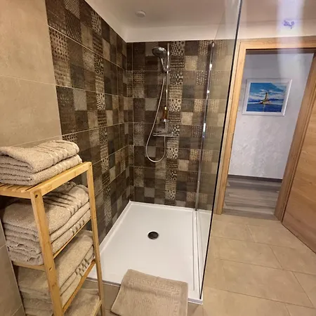 Andrea, Premium Three Bedroom Apartment, Entire Floor Kastav