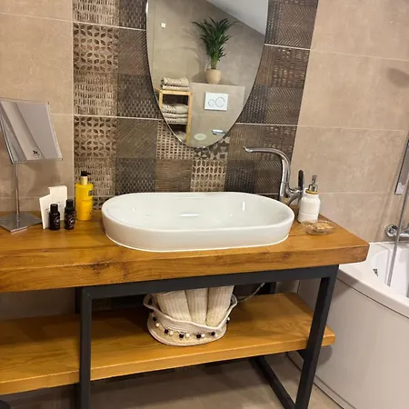 Andrea, Premium Three Bedroom Apartment, Entire Floor Διαμέρισμα *