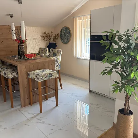 Διαμέρισμα Andrea, Premium Three Bedroom Apartment, Entire Floor *