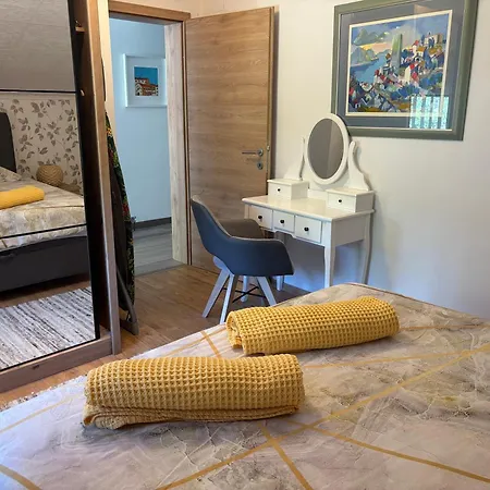 Andrea, Premium Three Bedroom Apartment, Entire Floor Διαμέρισμα *