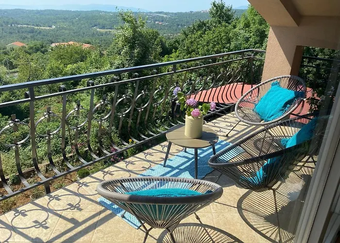 Andrea, Premium Three Bedroom Apartment, Entire Floor Kastav