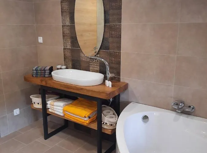 Andrea, Premium Three Bedroom Apartment, Entire Floor Kastav