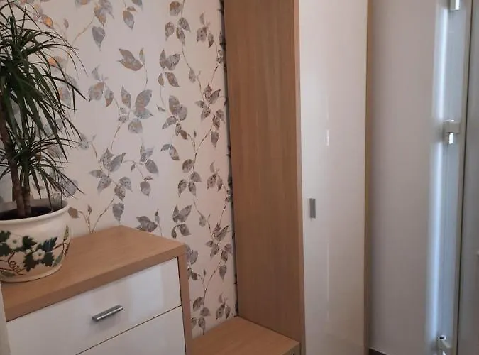 Andrea, Premium Three Bedroom Apartment, Entire Floor *